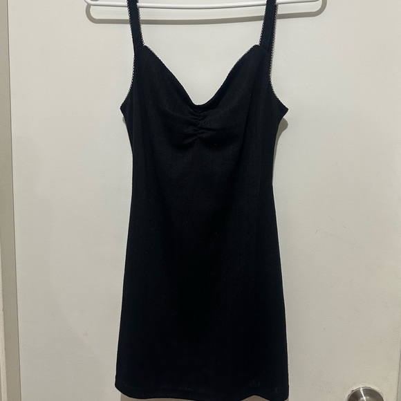 Elegant Black Dress - Picture 1 of 9